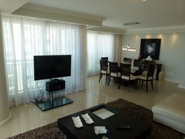 Lujoso departamento en edificio de categoría en 1º fila.